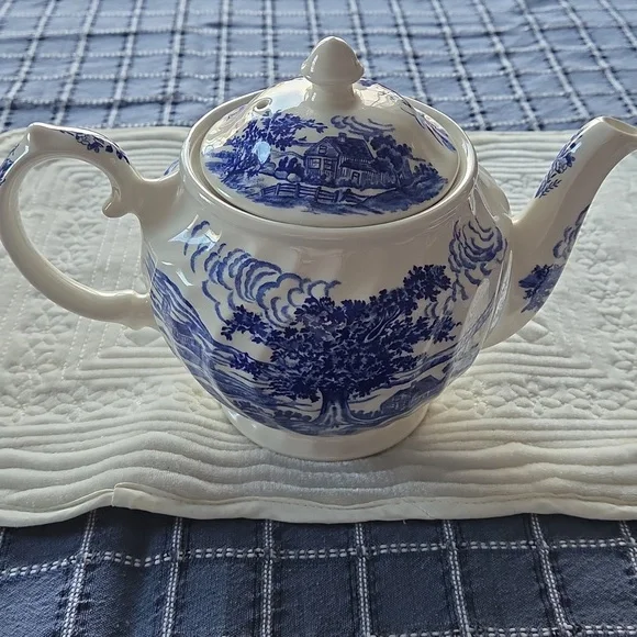 Vintage Blue Willow Windsor Tea Pot Made In England - Picture 2 of 4